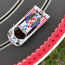 Load image into Gallery viewer, Boxenmauer Modellbau Randstreifen mit Reifenstapel 143