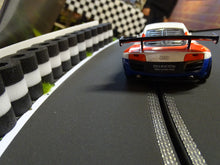 Charger l'image dans la galerie, Modellbau Reifen Stapel XL schwarz weiss Audi R8 - Alternative zu carrera 21130 carrera