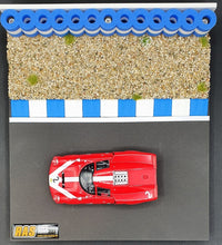 Charger l'image dans la galerie, Reifenstapel Modellbau Blau Weiss mit Kiesbett und FlexCurbs RAS