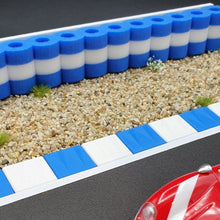 Charger l'image dans la galerie, Diorama Reifenstapel blau weiss und FlexCurbs