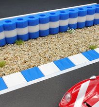 Charger l'image dans la galerie, Modellbau Reifenstapel und FlexCurbs Blau Weiss RAS