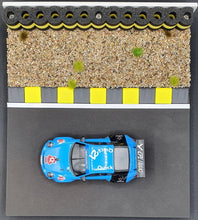 Load image into Gallery viewer, Modellbau Curbs schwarz gelb mit Kiesbett