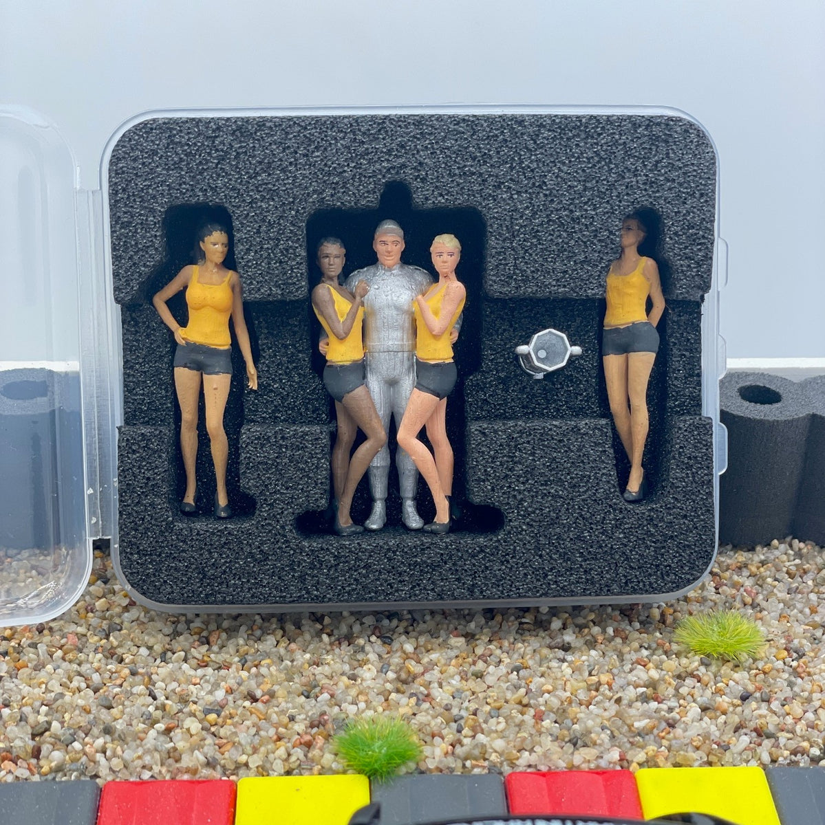 Model making figures 1/32 hand painted 1 driver with 4 Grid Girls race ...
