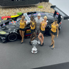 Carica l'immagine nel visualizzatore di Gallery, Figuren 1/32 Gridgirls gelb schwarz RAS