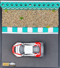 Carica l'immagine nel visualizzatore di Gallery, Reifenstapel grün weiss mit Kiesbett