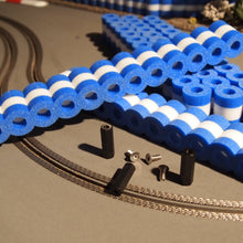 Charger l'image dans la galerie, Modellbau Reifenstapel 25cm Blau Weiss RAS