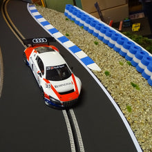 Charger l'image dans la galerie, Diarama Modellbau NSR Audi R9 Reifenstapel Blau Weiss 25 cm