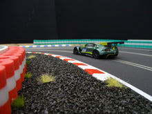 Charger l'image dans la galerie, Modellbau Reifen Stapel Rot Weiss mit Flex Curbs