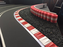 Carica l'immagine nel visualizzatore di Gallery, Reifenstapel und FlexCurbs und Boxenmauer